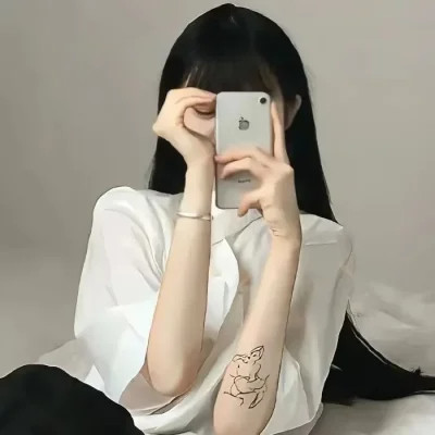 2025最新个性女生微信头像