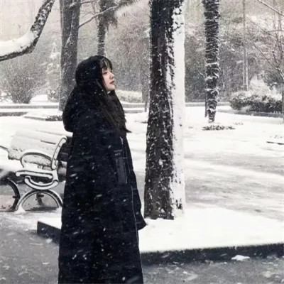 2025最新个性女生微信头像