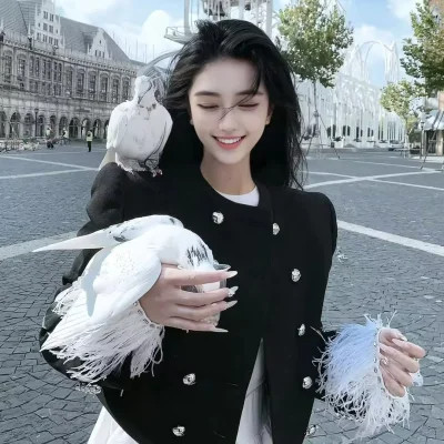 2025最新个性女生微信头像