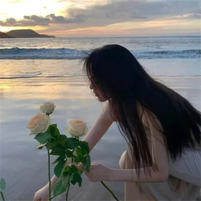 2025最新个性女生微信头像