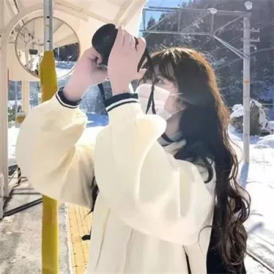 2025最新个性女生微信头像