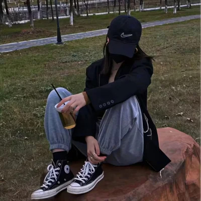 2025最新个性女生微信头像