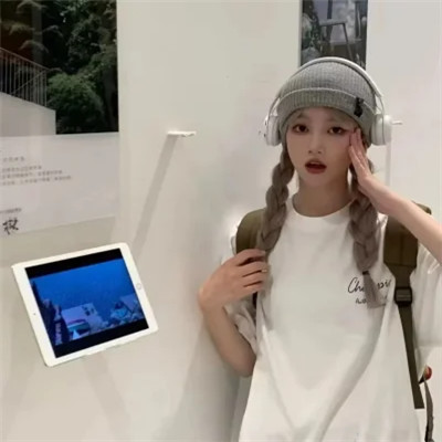 2025最新个性女生微信头像