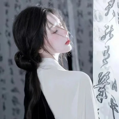 2025小众不易撞的女生QQ头像图片