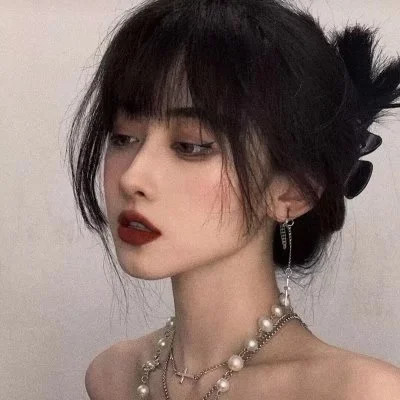 精选2025新款女生头像图片