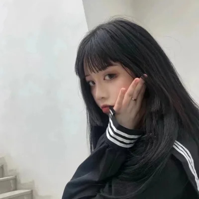 精选2025新款女生头像图片