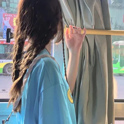 精选2025新款女生头像图片