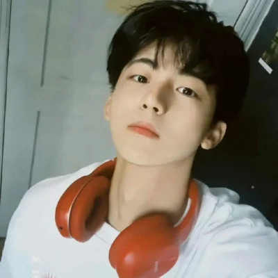 2025年最新真人男生头像高清大图