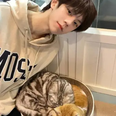 高颜值真人男生头像图片