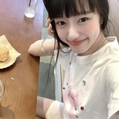 真人微信女生头像图片