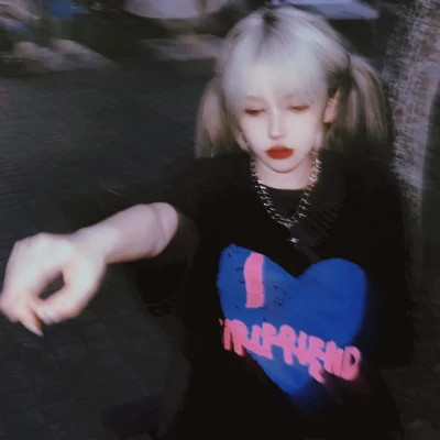 emo女生头像图片