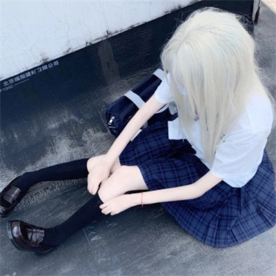 emo女生头像图片