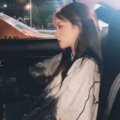 emo女生头像图片