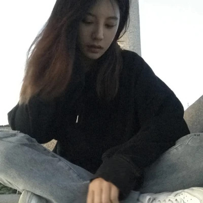 最新emo女生头像图片