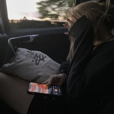 最新emo女生头像图片