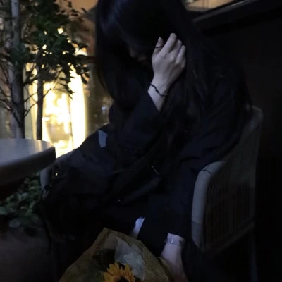 最新emo女生头像图片
