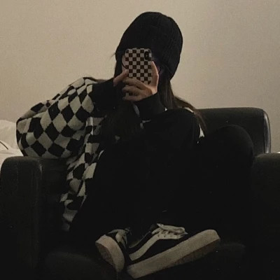 最新emo女生头像图片