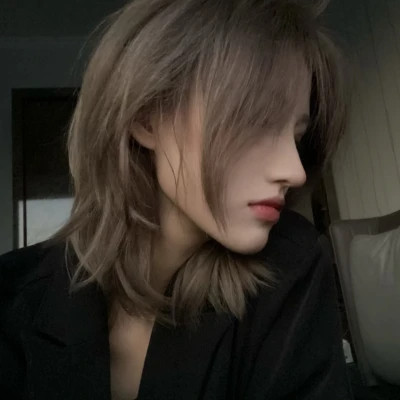 最新emo女生头像图片