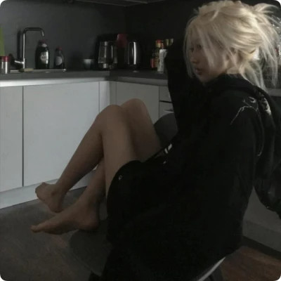最新emo女生头像图片