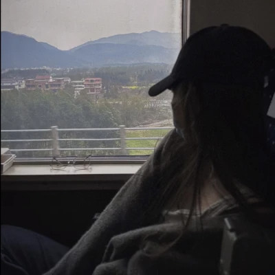 最新emo女生头像图片