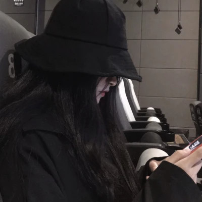 最新emo女生头像图片