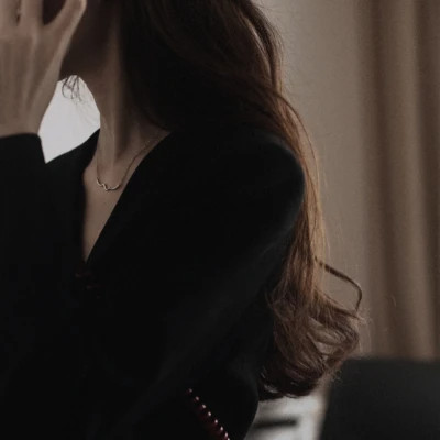 最新emo女生头像图片