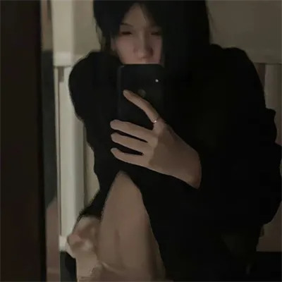 最新emo女生头像图片