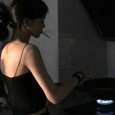 最新emo女生头像图片