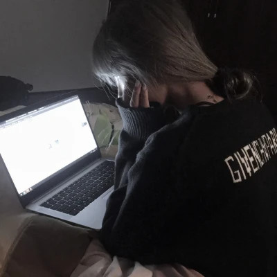 最新emo女生头像图片