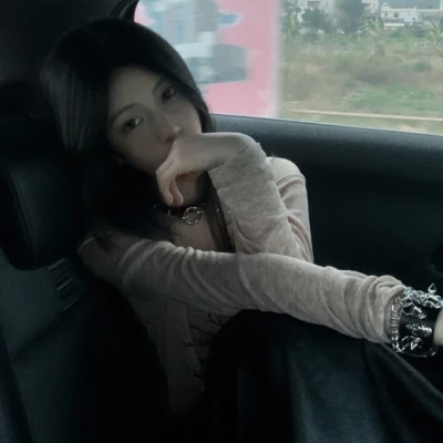 最新emo女生头像图片
