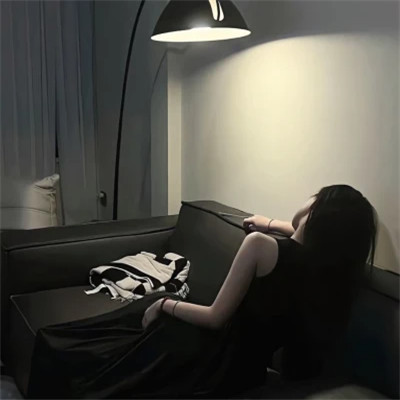 最新emo女生头像图片