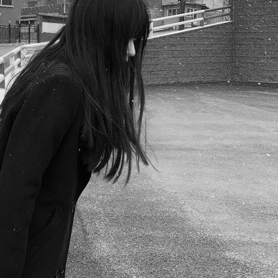 最新emo女生头像图片