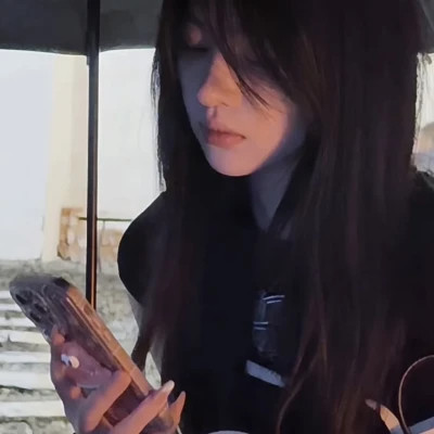 最新emo女生头像图片