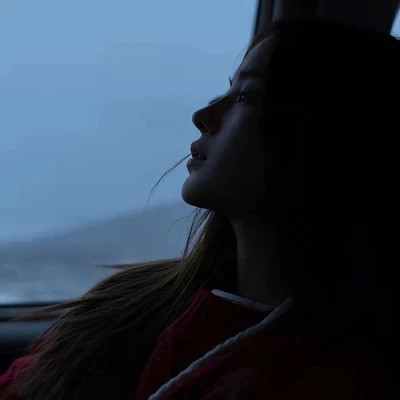 最新emo女生头像图片