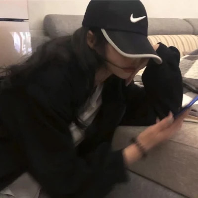 最新emo女生头像图片