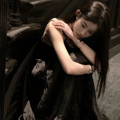 最新emo女生头像图片