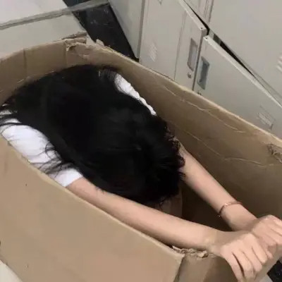 最新emo女生头像图片