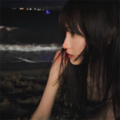 最新emo女生头像图片