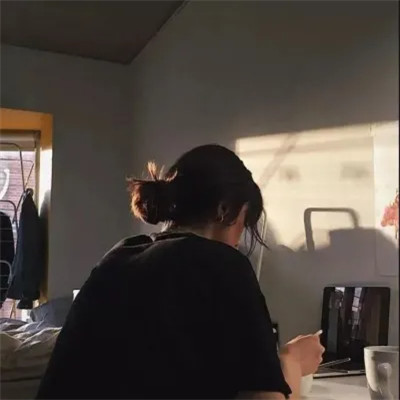 emo感满满的女生头像图片