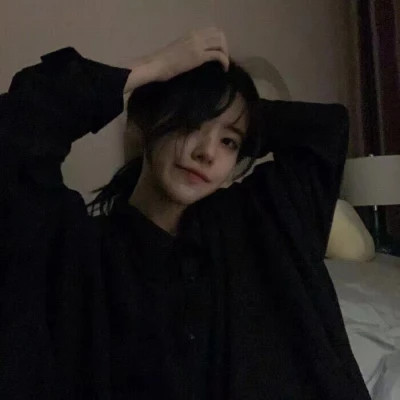 emo感满满的女生头像图片