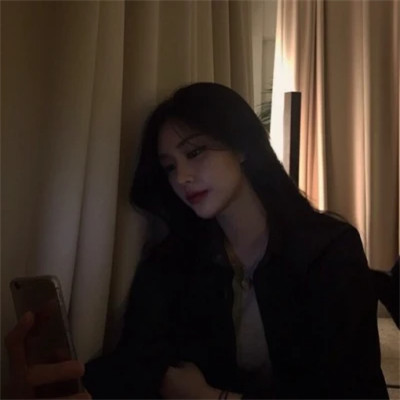 emo感满满的女生头像图片