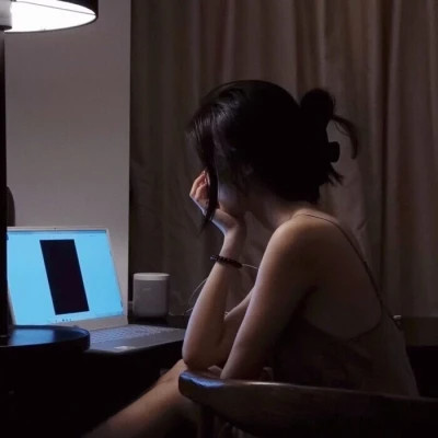 emo感满满的女生头像图片