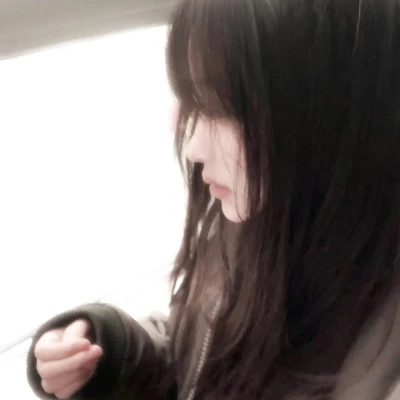 emo感满满的女生头像图片