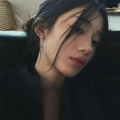 emo感满满的女生头像图片