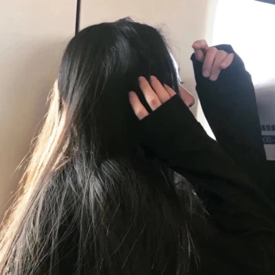 emo感满满的女生头像图片