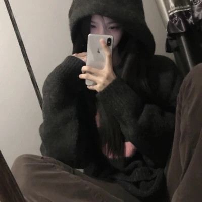 emo感满满的女生头像图片