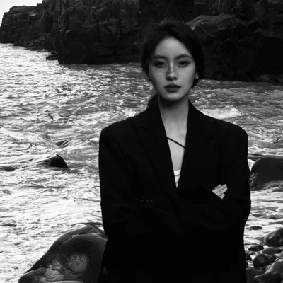 emo感满满的女生头像图片