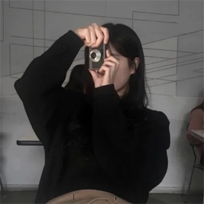 emo感满满的女生头像图片
