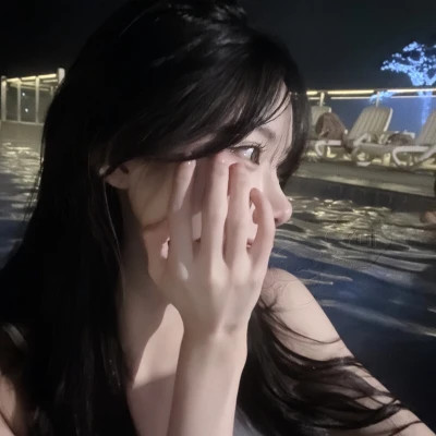 emo感满满的女生头像图片