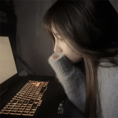 emo感满满的女生头像图片